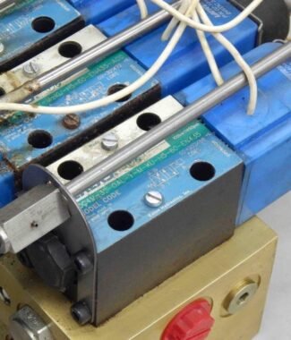 #146  Sperry Vickers DG4V-3S-6C-Y-M-KU-HS-60-EN435-B23  24V Directional Valve