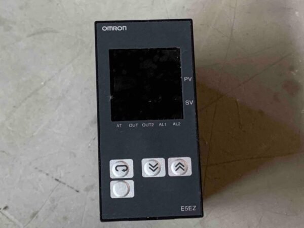 Omron E5EZ-R3T Temperature Controller ​Multi Range 100 to 240 VAC - Image 8