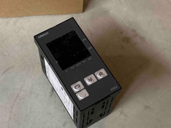 Omron E5EZ-R3T Temperature Controller ​Multi Range 100 to 240 VAC - Image 10