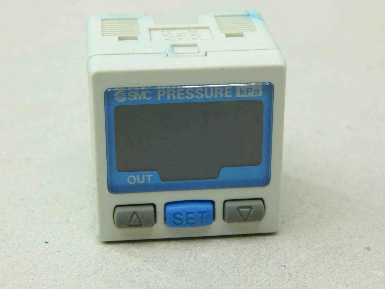 SMC ZSE30-01-65 Vacuum Switch 12-24VDC #01447 - Image 3