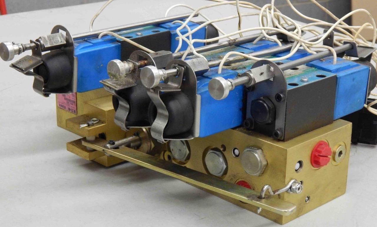 Sperry Vickers Eaton MCD-5020 Hydrualic Manifold Circuit Design Valve - Image 4