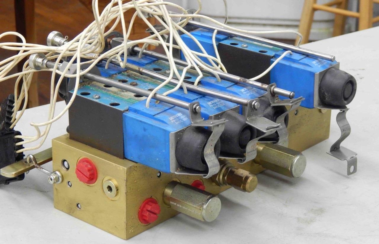 Sperry Vickers Eaton MCD-5020 Hydrualic Manifold Circuit Design Valve - Image 5