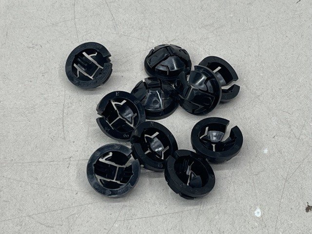 Arlington NM95, 3/4", Plastic, Cable Push-In Button Connector (Lot of 10)