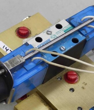 Sperry Vickers DG4V-3S-6C-Y-M-KU-HS-60-EN435-B23 24V Coil Directional Valve