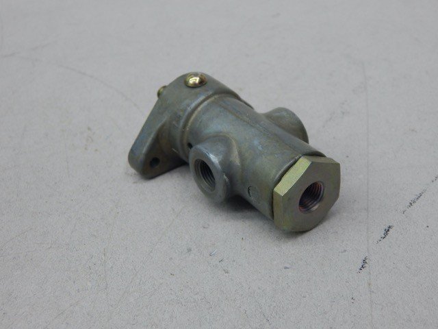Bendix 229616, E3190N, T- 239092 Differential Lockout Control Valve - Image 3