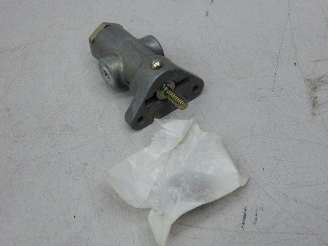 Bendix 229616, E3190N, T- 239092 Differential Lockout Control Valve