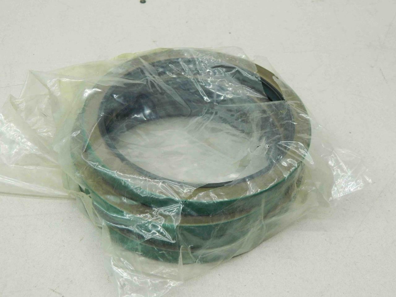 Federal-Mogul 415938, 5330011648552 Plane Encased Seal (Lot of 4)