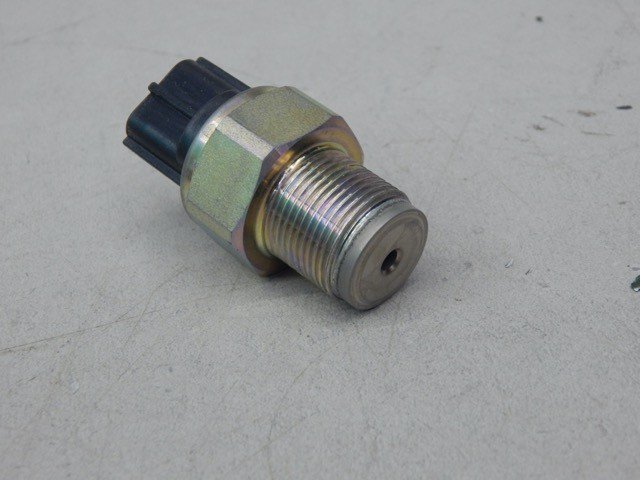 OEM Genuine John Deere RE520930, 6620015401324, Pressure Transmitter - Image 4