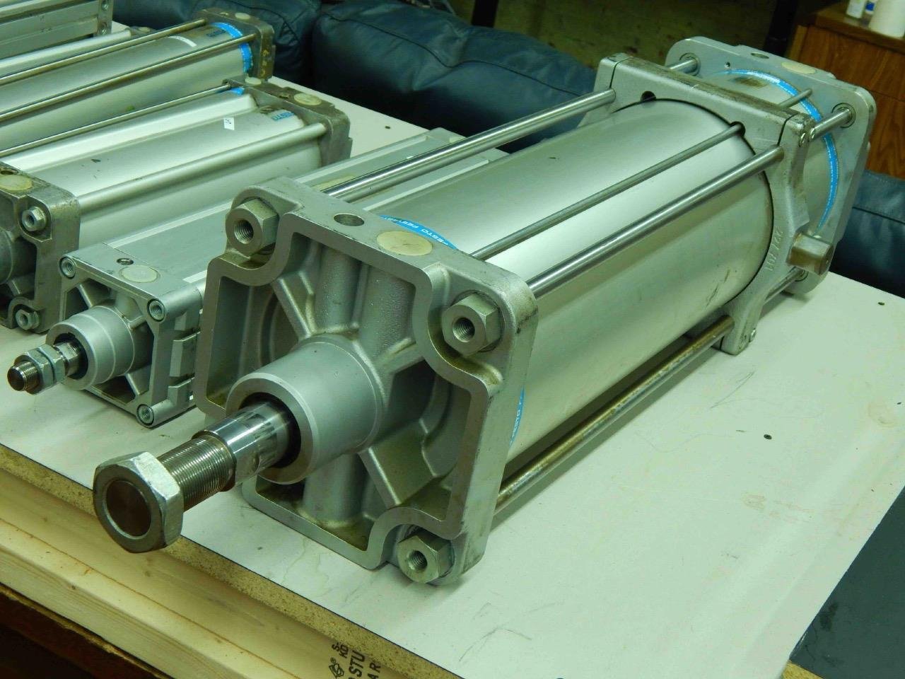 Festo DNGZK-200-0610PPV-A PNEUMATIC CYLINDER STROKE 610mm 22-¼, BORE 200mm 7-1/2