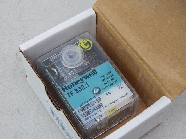 Honeywell 120-24-300, B42000950017, TF-832.1, Flame Control 110/120 V - Image 3