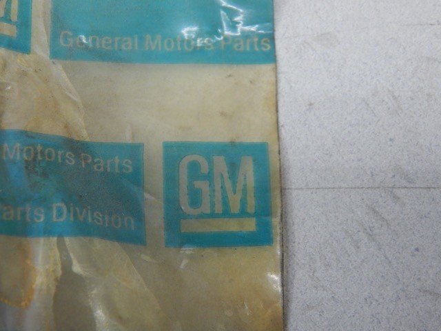 OEM GM 677582 Stud - Image 4