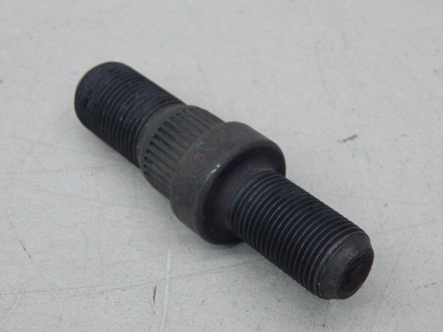 OEM GM 677582 Stud